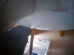 Spying vannas istabā