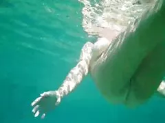 Pupas naked nude milf zem ūdens ar hairy pussy