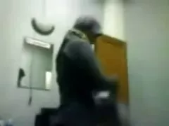 Hijab indonēziešu meitene vaidēja