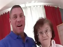 76yr vecs plānas vecenīte marcela sucks fucked un cummed uz