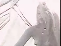 Reālā voyeur - mainās istaba - diezgan blonda, cenšoties bikini