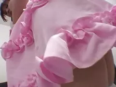 Cutie balta Tedijs ausīs izpaužas incītis fondled uz dīvāna