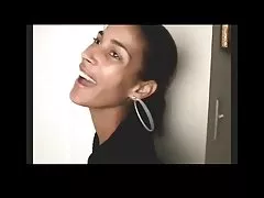 Mandy, parādot hairy pussy un clit bvr