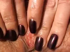 Closeup berzēt un spēlēties ar hairy pussy