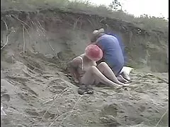 Blonde granny muca sasitu ārpus