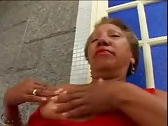 49yr veco melnā vecāmāte Marija sucks un izpaužas fucked labi